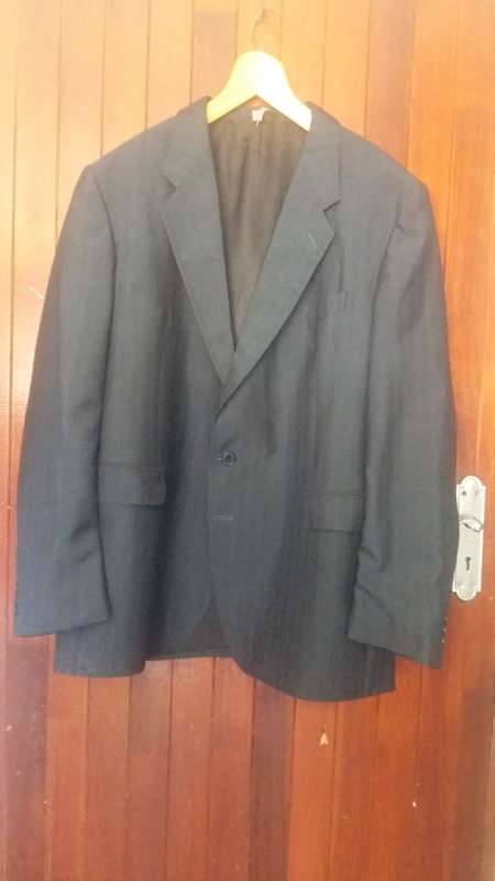 MEN BLASER SIZE LARGE IN MINT CONDITION
