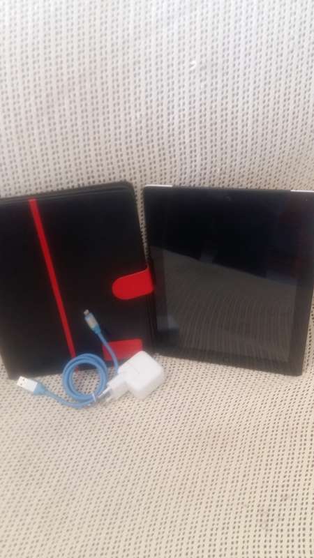 APPLE I PAD 4TH GENERATION AS NEW WITH CHARGER SCREEN PROTECTOR NEW CASE