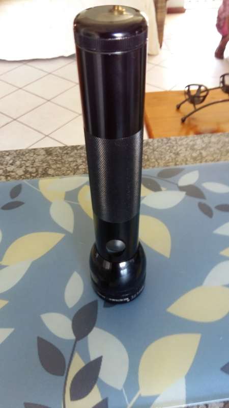 BRAND NEW HIGH QUALITY MAG LITE TORCH