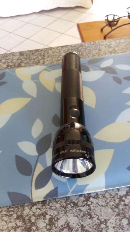 BRAND NEW HIGH QUALITY MAG LITE TORCH