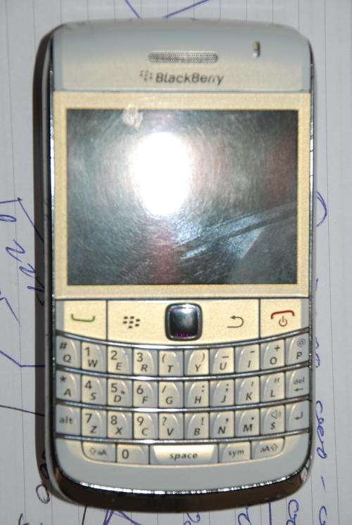 Blackberry Bold 9700 White