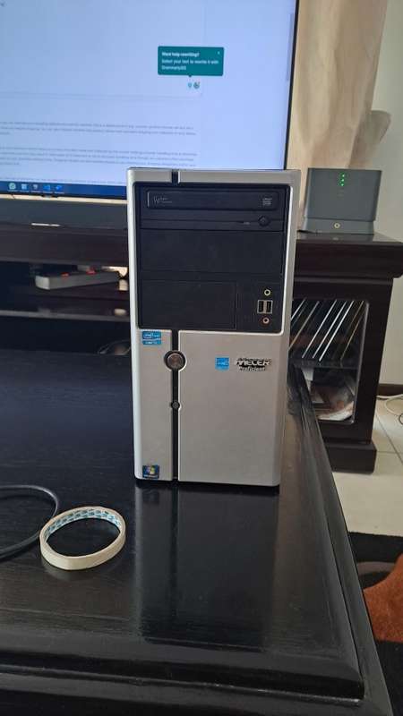Mecer Proficient | i3 | 4gb | no hard drive