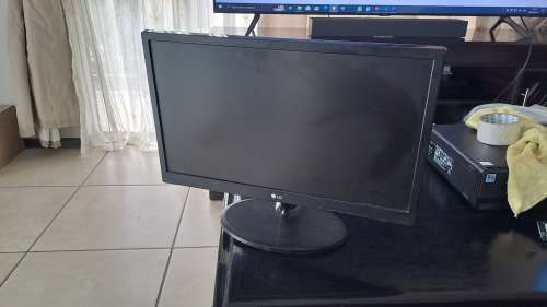 LG 19` 1600x900