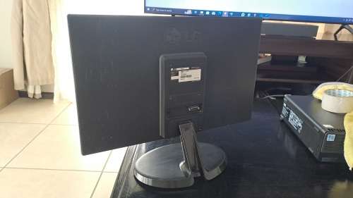LG 19` 1600x900