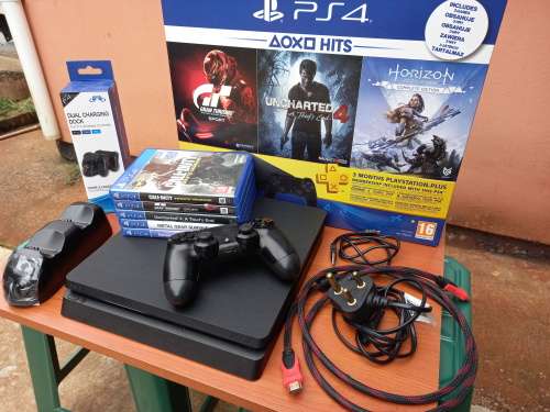 PS4 Bundle - Games - Controller - Docking Station (Christmas Bundle) - Playstation 4 Slim