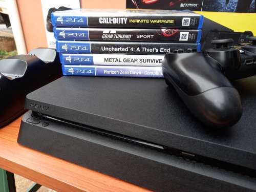 PS4 Bundle - Games - Controller - Docking Station (Christmas Bundle) - Playstation 4 Slim