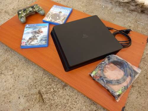 Excellent PS4 Combo + Console + Games + Controller - Playstation 4
