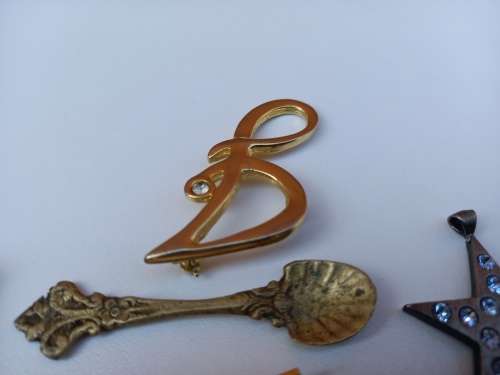 [Low Shipping] Stunning Jewelry Pieces | Bulk Lot | Pins | Clips | Pendants | Tie Clips
