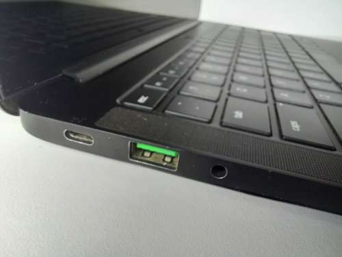 [RETAIL: R23364] i7 Razer Blade Stealth Gaming Laptop | 4K Touchscreen | 8GB Ram | YearEnd Clearance