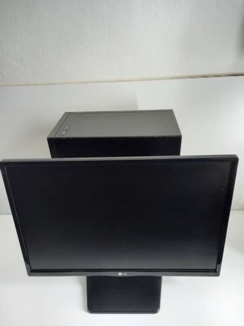 [Retail: R15000] i3-8th Gen Dell Vostro + FREE 19.5-inch LED LG Monitor + Cables + Massive Deal!!!!!