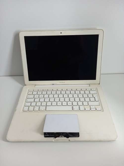 [Low Shipping] Apple MacBook | Even If It Sell For R20, It Must Go Today!!!