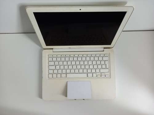 [Low Shipping] Apple MacBook | Even If It Sell For R20, It Must Go Today!!!