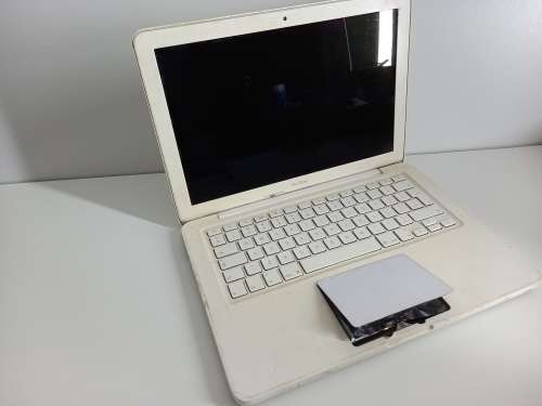 [Low Shipping] Apple MacBook | Even If It Sell For R20, It Must Go Today!!!