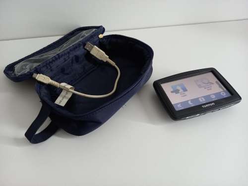 [EASTER DEALS] TomTom GPS Bundle | Power Cable | Carry Bag | Touchscreen GPS