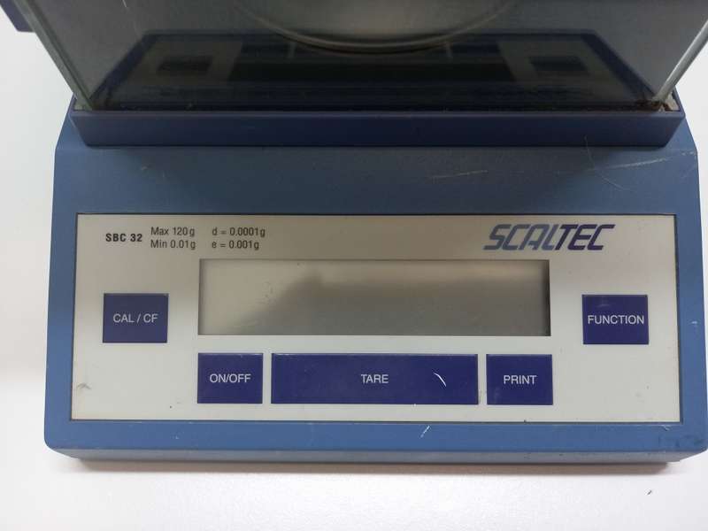 Retail: R9166 | ScalTech SBC 32 Precision Scale | Glass Side Panels | Weigh Min 0.01g | No Power