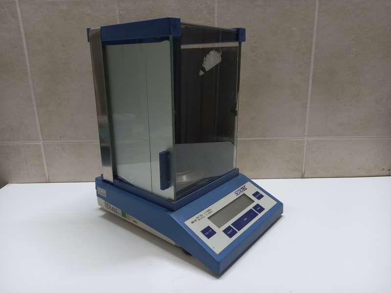 Retail: R9166 | ScalTech SBC 32 Precision Scale | Glass Side Panels | Weigh Min 0.01g | No Power