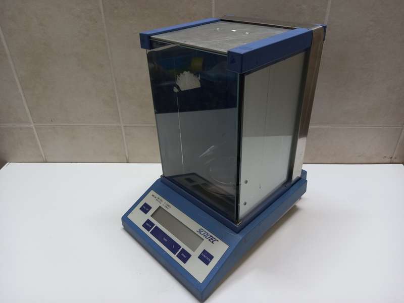 Retail: R9166 | ScalTech SBC 32 Precision Scale | Glass Side Panels | Weigh Min 0.01g | No Power