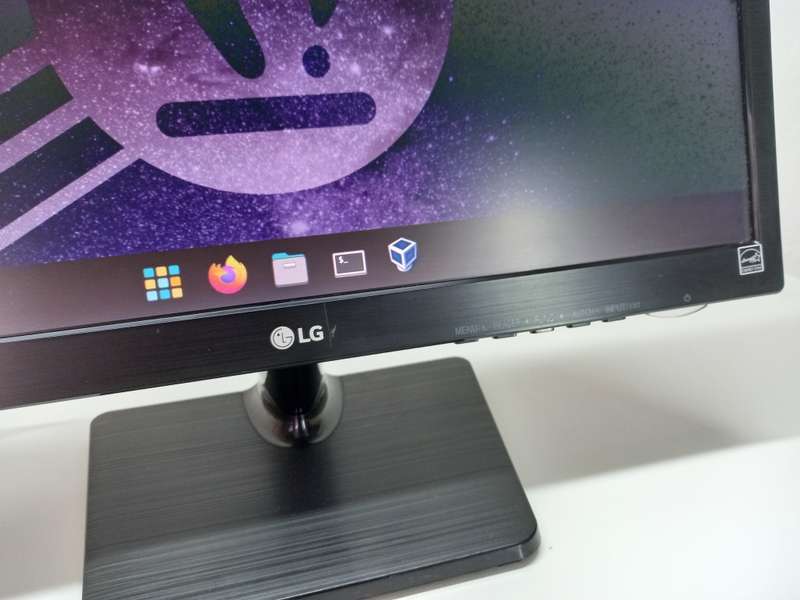 Verified Tested | 18.5-inch LG LED Monitor + Power Cable + VGA Cable | 1366 x 768 | Ready To Ship