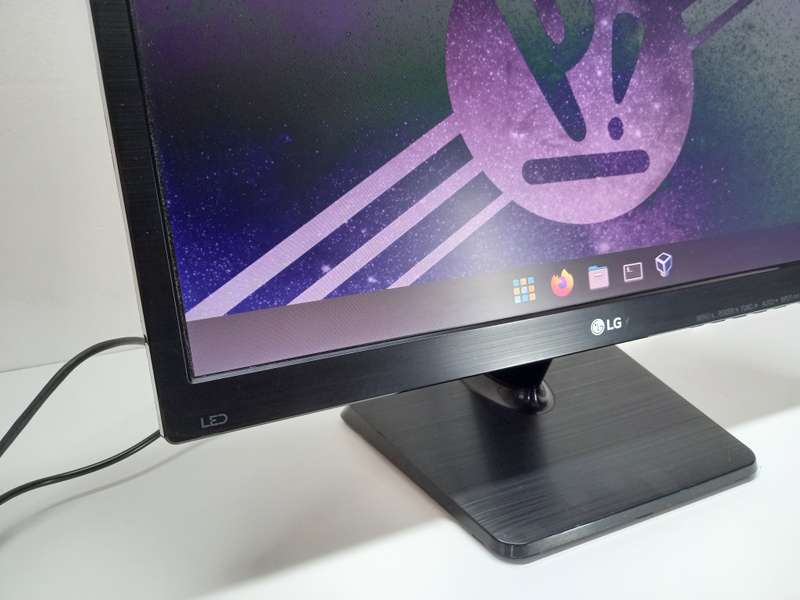 Verified Tested | 18.5-inch LG LED Monitor + Power Cable + VGA Cable | 1366 x 768 | Ready To Ship