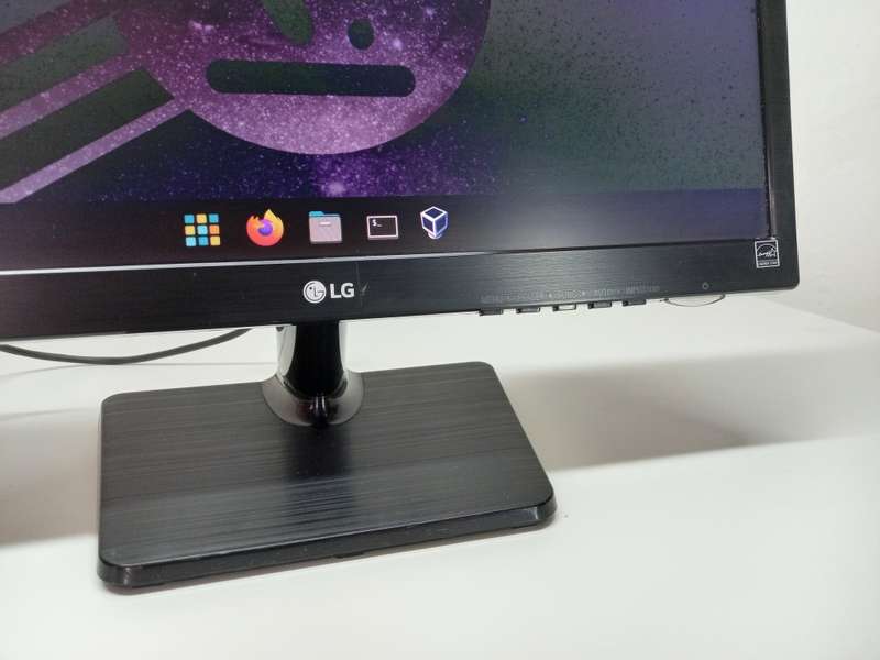 Verified Tested | 18.5-inch LG LED Monitor + Power Cable + VGA Cable | 1366 x 768 | Ready To Ship