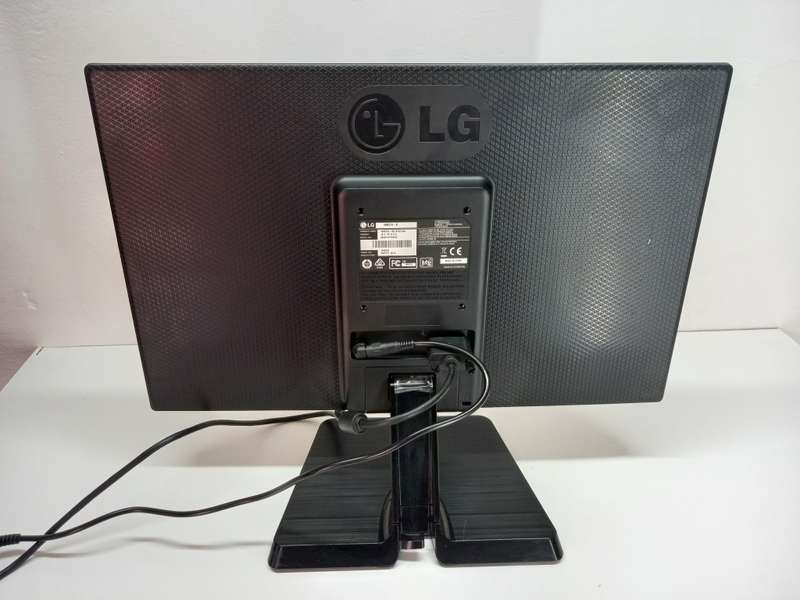 Verified Tested | 18.5-inch LG LED Monitor + Power Cable + VGA Cable | 1366 x 768 | Ready To Ship