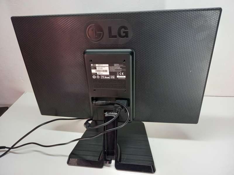Verified Tested | 18.5-inch LG LED Monitor + Power Cable + VGA Cable | 1366 x 768 | Ready To Ship