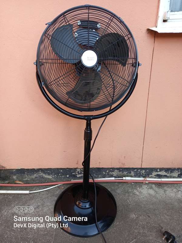 Retail: R3500 On Takealot - High End Russell Hobbs RHHV50 High Velocity Pedestal Fan - No Power