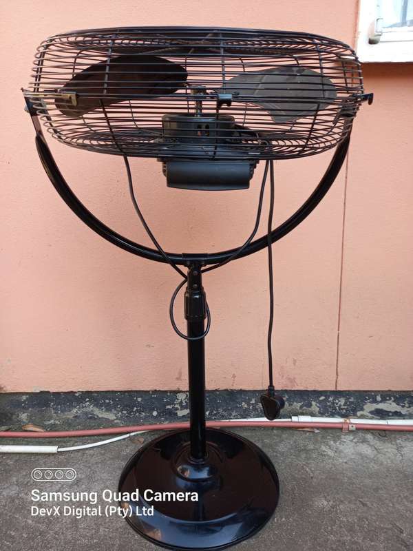 Retail: R3500 On Takealot - High End Russell Hobbs RHHV50 High Velocity Pedestal Fan - No Power