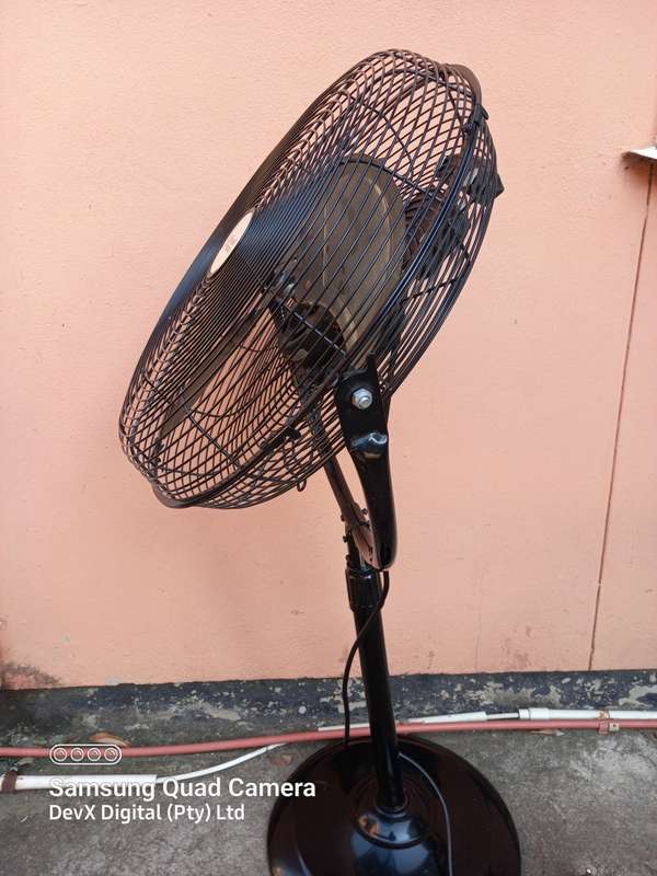 Retail: R3500 On Takealot - High End Russell Hobbs RHHV50 High Velocity Pedestal Fan - No Power