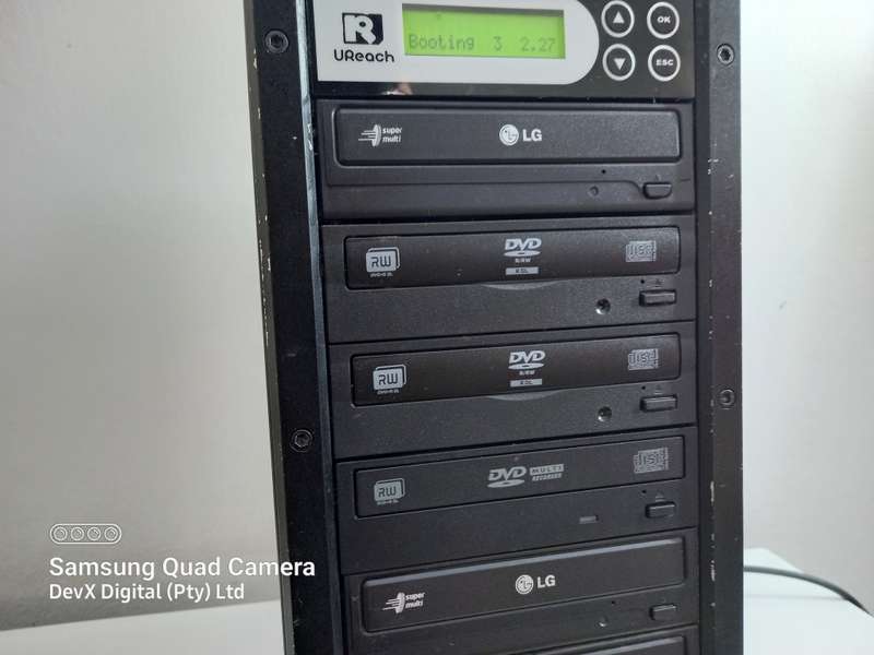 Retail: R10,000.00 | 8 Bay UReach DVD/CD Duplicator - High Volume Duplication - 9 Settings/Options