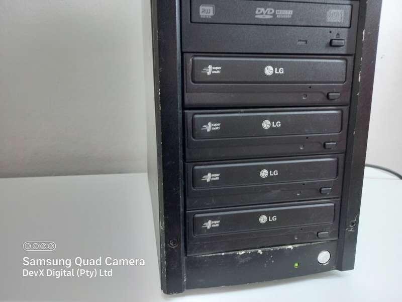 Retail: R10,000.00 | 8 Bay UReach DVD/CD Duplicator - High Volume Duplication - 9 Settings/Options