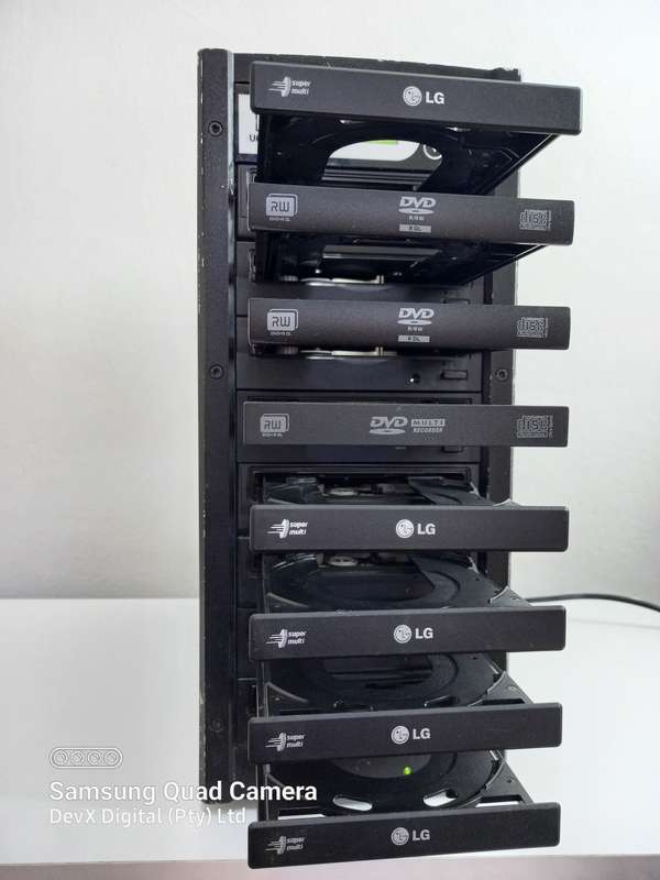 Retail: R10,000.00 | 8 Bay UReach DVD/CD Duplicator - High Volume Duplication - 9 Settings/Options