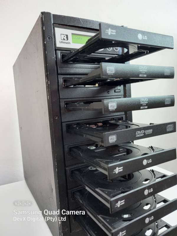 Retail: R10,000.00 | 8 Bay UReach DVD/CD Duplicator - High Volume Duplication - 9 Settings/Options