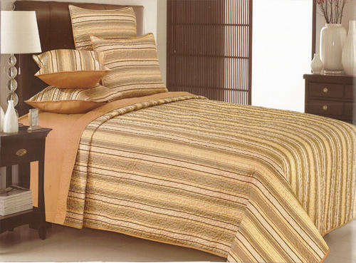 ! FIRST ON BID OR BUY ! 6 - PIECE LIGHT COMFORTER SET - QUEEN SIZE