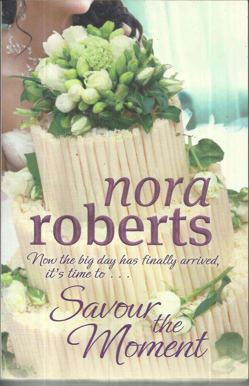 Nora Roberts-Savour the Moment (Large Soft cover)