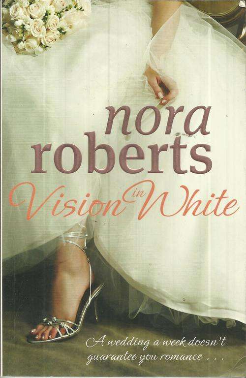 Nora Roberts-Vision in White  (Large Soft cover)
