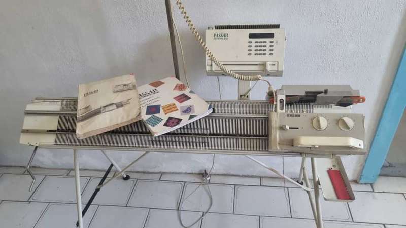 Passap E6000 Knitting machine