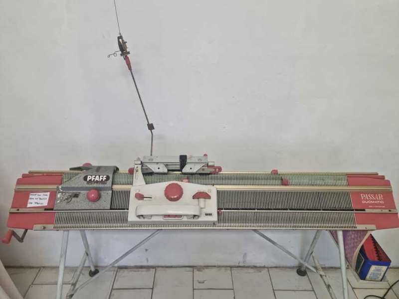 Passap Pinky Knitting machine