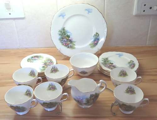 STUNNING Royal Vale 22 piece "English Cottage" PorcelainTea Set.