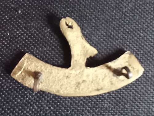 A Second World War South Africa shoulder title. The cast brass badge was made and worn in Egypt .