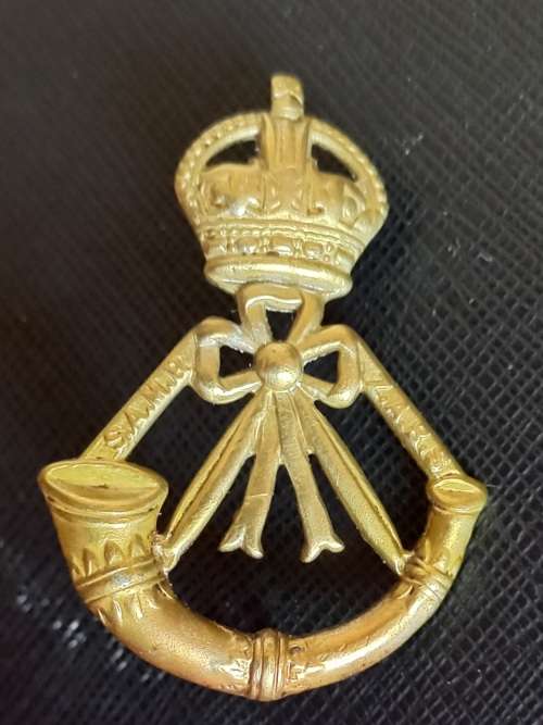 SA MOUNTED RIFLES BRASS CAP BADGE-WORN 1922-1926- 2 LUGS .