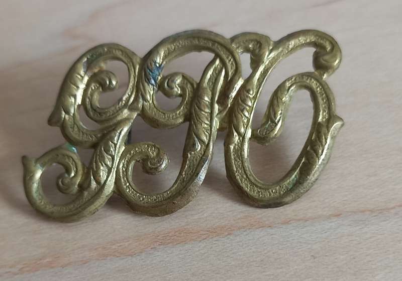 British Early Government Post Office Gilt Scripted brass  lettering Hat badge /Shoulder title