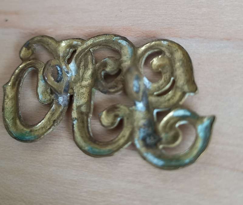 British Early Government Post Office Gilt Scripted brass  lettering Hat badge /Shoulder title