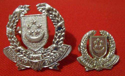 Singapore Police - Cap Badge and Collar Badge