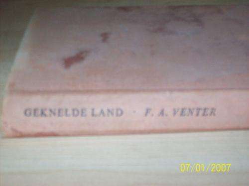 Geknelde Land deur FA Venter (sonder stof-rug binne geplak)
