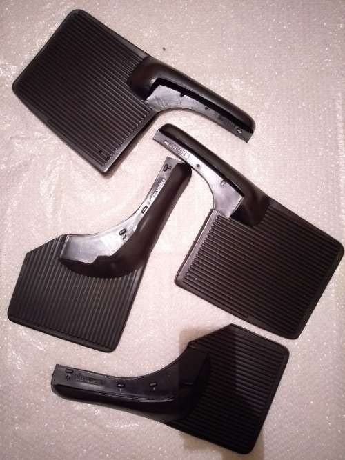 OLD HILUX HIPS 4 X 2 MUDFLAPS