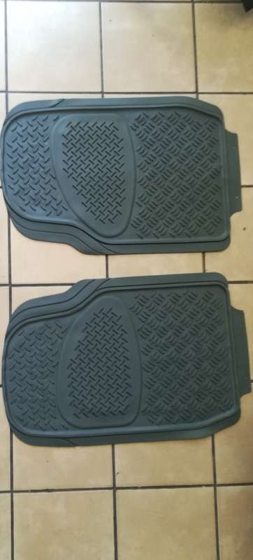 Universal 3 Piece Rubber Mat Fits Most Cars, SUVs, Vans & Trucks - Grey