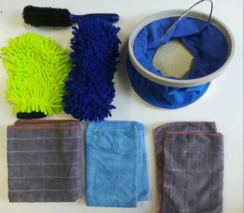 CAR CLEANING KIT - 7 PIECE WITH FOLD-ABLE 9 LITRE BUCKET