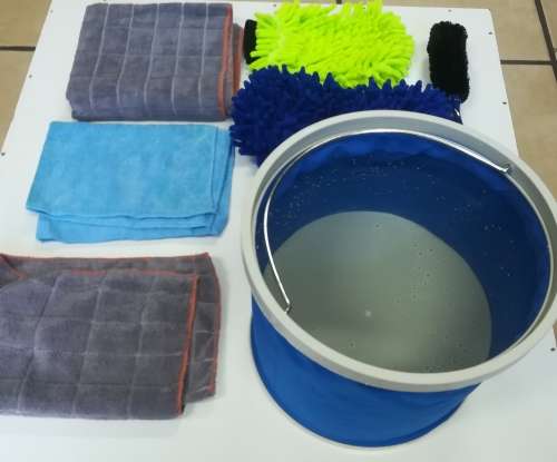 CAR CLEANING KIT - 7 PIECE WITH FOLD-ABLE 9 LITRE BUCKET