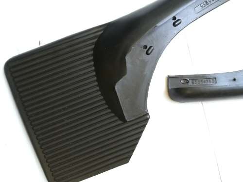 ISUZU KB 1995+  (4 X 2) MUDFLAPS